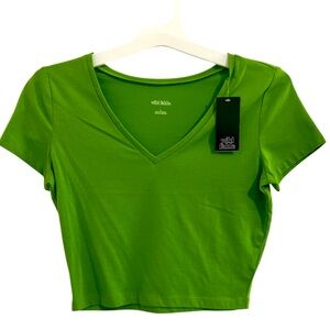 Wild Fable Lg. Green Fitted Crop T-Shirt V-neck. NWT